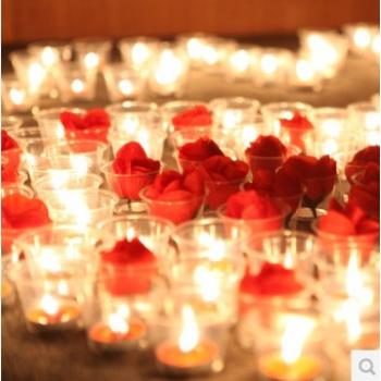 Романтический набор свечей и лепестков роз