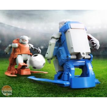 Радиоуправляемый робот футболист (2 робота + футбольное поле)